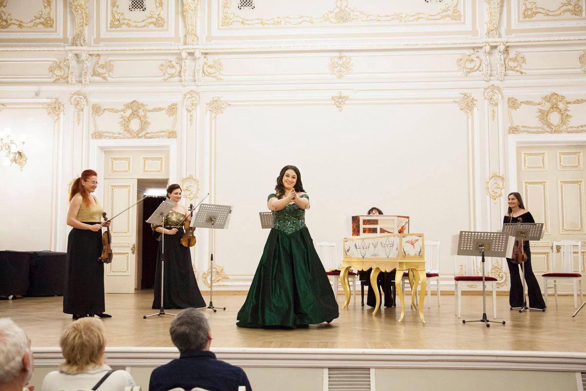 Фарида Мамедова: Азербайджанских музыкантов в России встречают овациями при полном аншлаге (ФОТО)