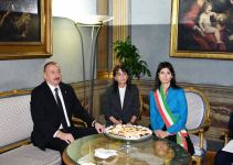 President Ilham Aliyev met with mayor of Rome (PHOTO)