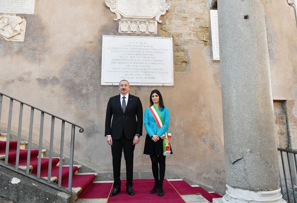 Prezident İlham Əliyev Roma şəhərinin meri ilə görüşüb (FOTO)