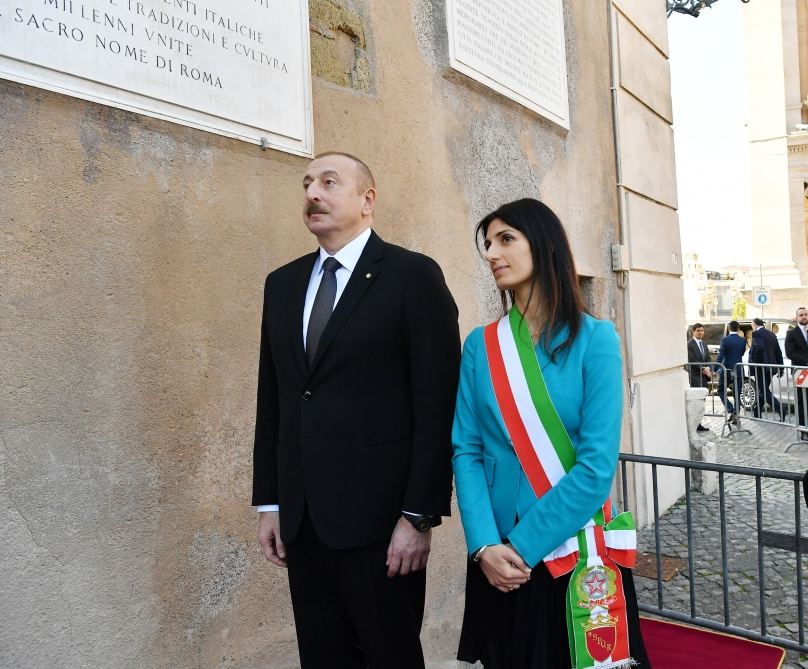 President Ilham Aliyev met with mayor of Rome (PHOTO)