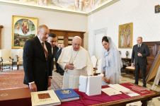 Azerbaijan’s President Ilham Aliyev, First Lady Mehriban Aliyeva meet with Pope Francis in Vatican (PHOTO)