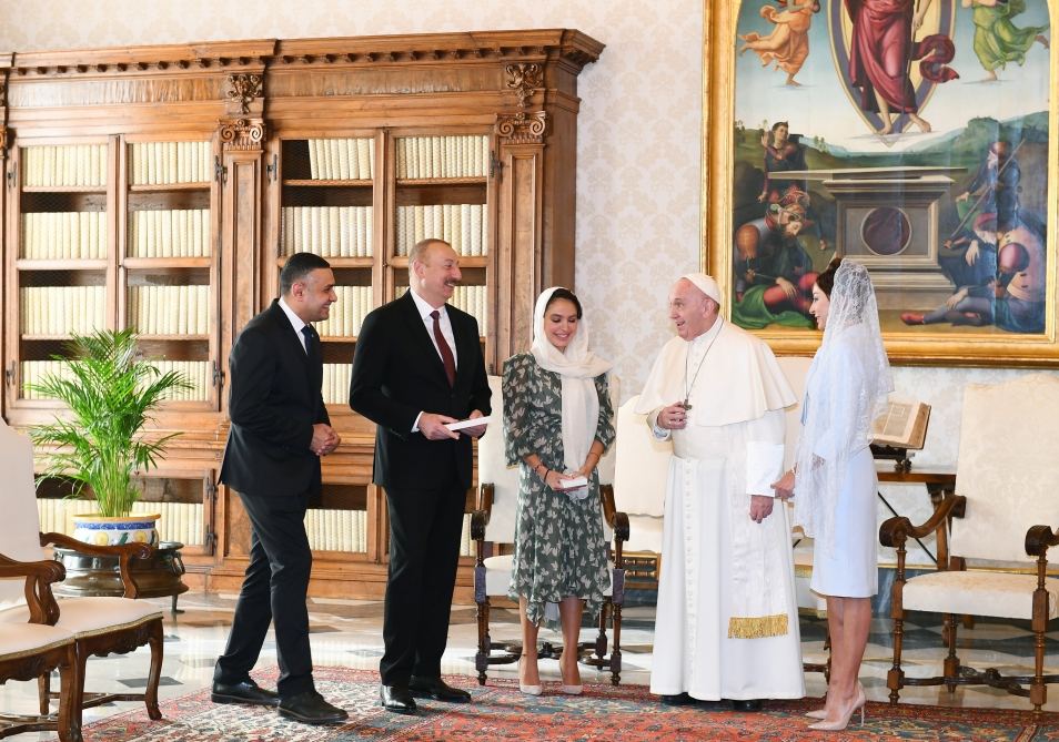 Azərbaycan Prezidenti İlham Əliyev Vatikanda Papa Fransisk ilə görüşüb (FOTO) (YENİLƏNİB)