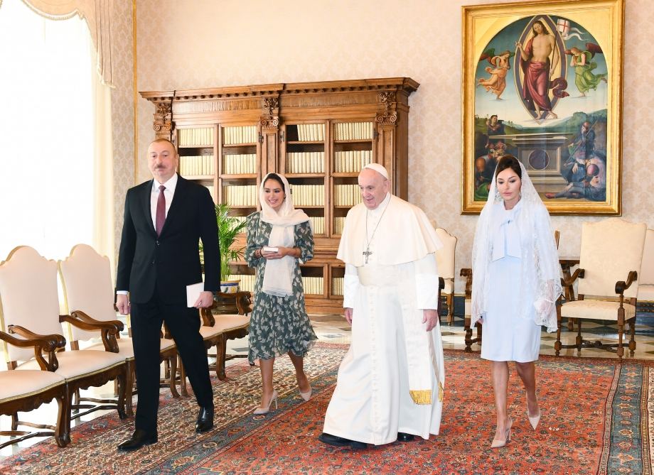 Azerbaijan’s President Ilham Aliyev, First Lady Mehriban Aliyeva meet with Pope Francis in Vatican (PHOTO)