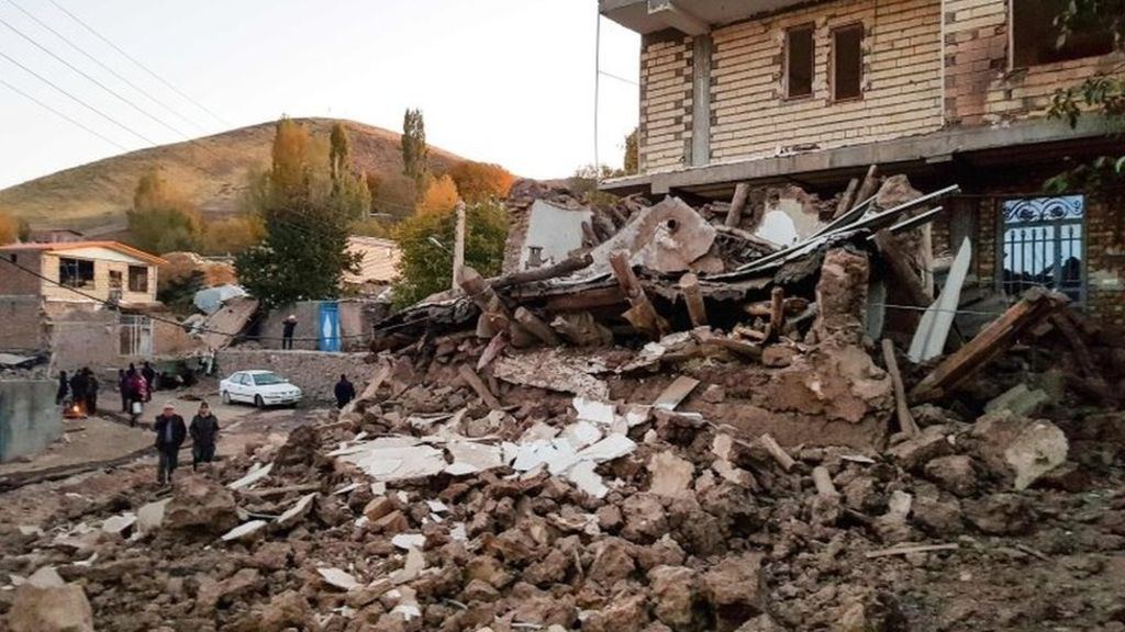 В результате землетрясения в Иране пострадали 75 человек