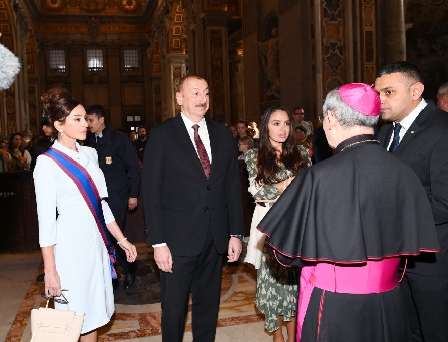 Президент Ильхам Алиев и Первая леди Мехрибан Алиева ознакомились в Ватикане с Сикстинской капеллой и Собором Святого Петра (ФОТО) (Версия 2)