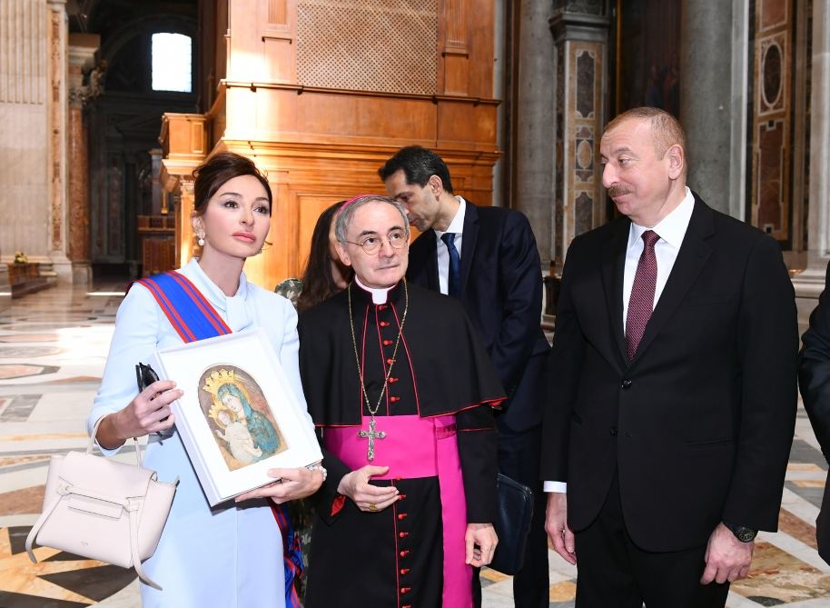 Президент Ильхам Алиев и Первая леди Мехрибан Алиева ознакомились в Ватикане с Сикстинской капеллой и Собором Святого Петра (ФОТО) (Версия 2)