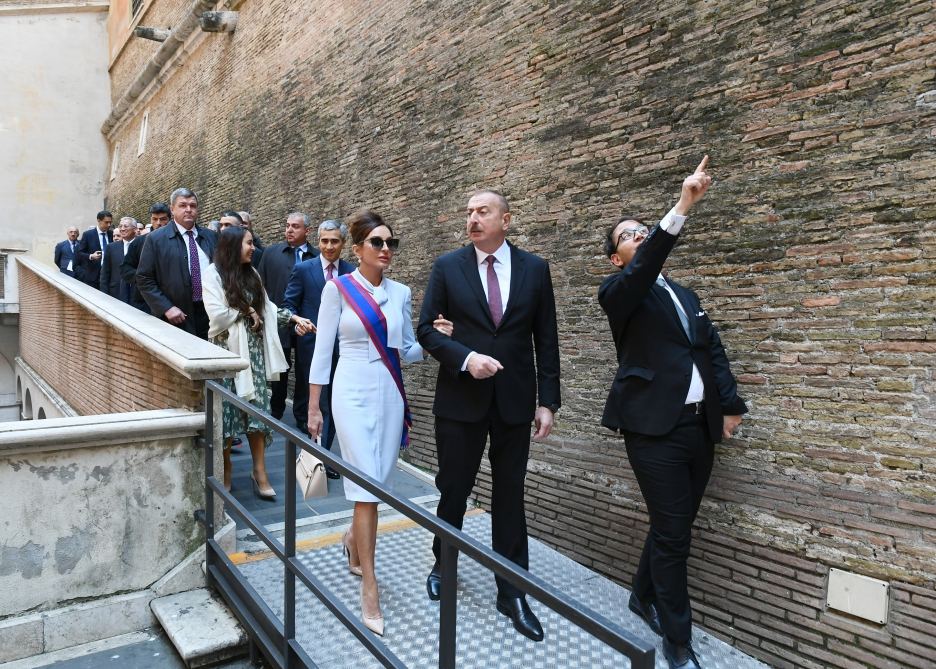 President Ilham Aliyev and first lady Mehriban Aliyeva viewed Sistine Chapel and St. Peter's Basilica in Vatican (PHOTO)