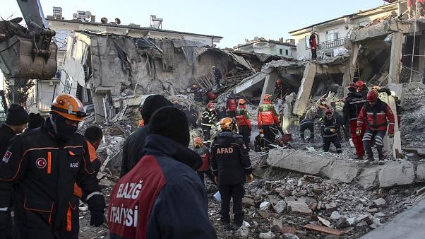 Число погибших в результате землетрясение в Измире увеличилось до 36 человек (Обновлено)