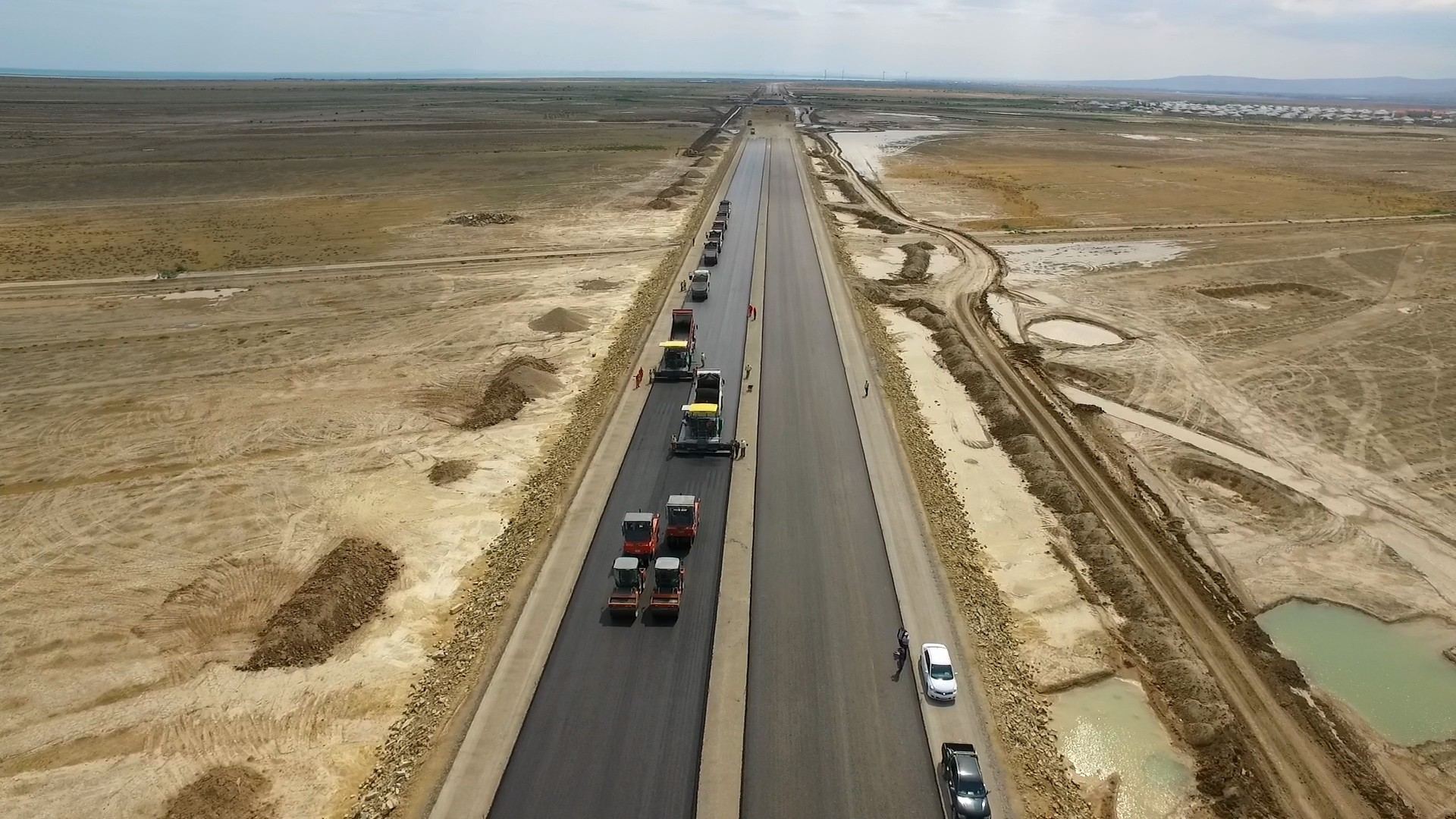 Yeni magistral yolun 92 kilometrlik hissəsinin tikintisi yaya qədər bitəcək (FOTO)