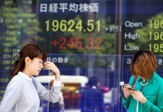 Торги на Токийской фондовой бирже открылись обвалом вслед за падением в США