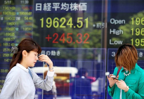 Торги на Токийской фондовой бирже открылись обвалом вслед за падением в США