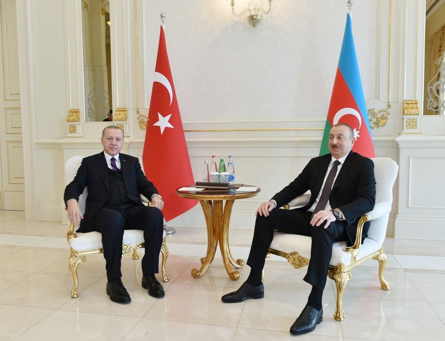 Azerbaijani, Turkish presidents hold one-on-one meeting (PHOTO)