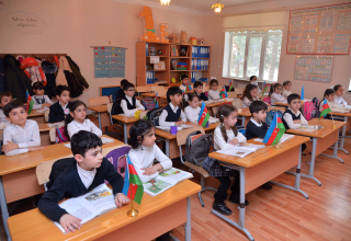 В Азербайджане с сегодняшнего дня восстанавливается очный учебный процесс в школах