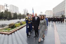 Президент Ильхам Алиев и Первая леди Мехрибан Алиева приняли участие в церемонии почтения памяти жертв Ходжалинского геноцида (ФОТО)