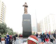 Azərbaycan ictimaiyyəti Xocalı soyqırımı qurbanlarının xatirəsini yad edir (FOTO)