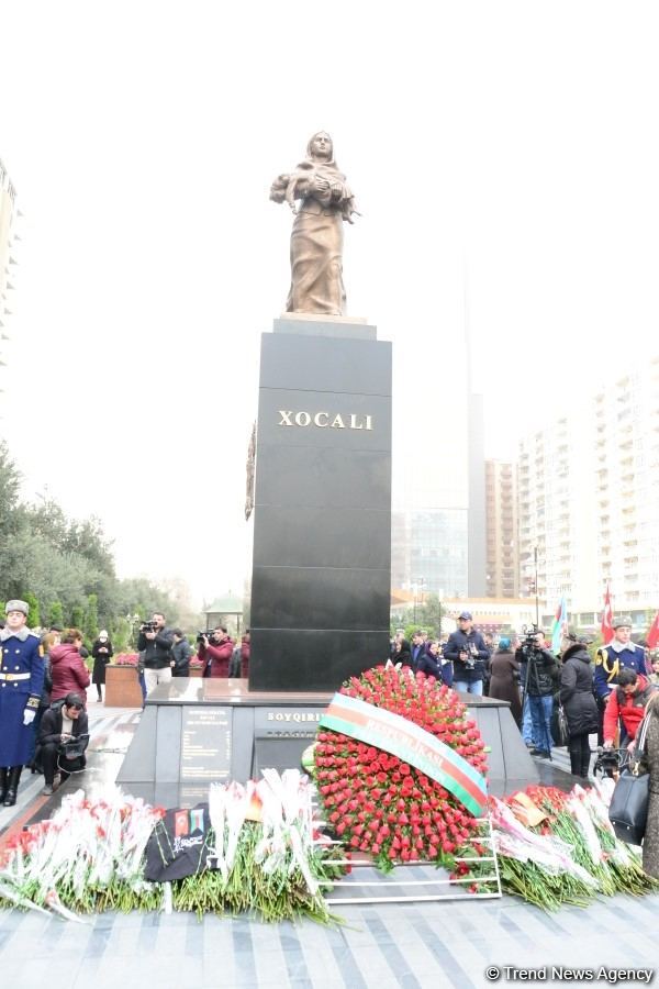 Azərbaycan ictimaiyyəti Xocalı soyqırımı qurbanlarının xatirəsini yad edir (FOTO)