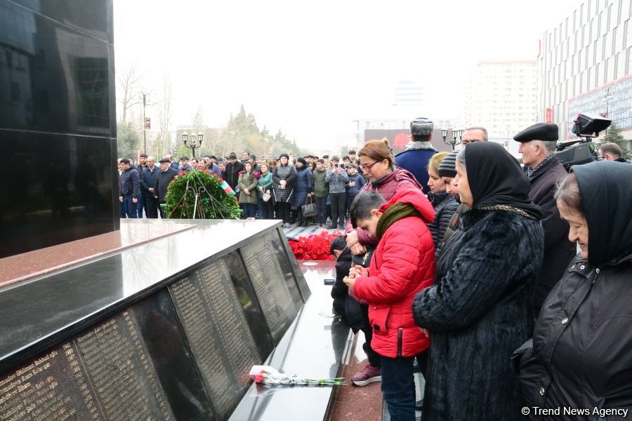 Azerbaijani public commemorates Khojaly genocide victims (PHOTO)