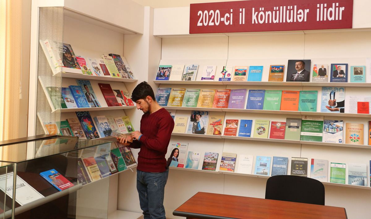 İlahiyyat İnstitutunun tələbələri Azərbaycan Milli Kitabxanasını ziyarət ediblər (FOTO)