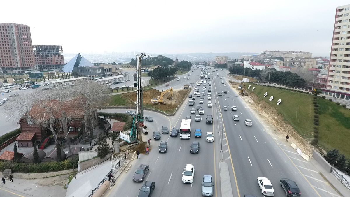 Дорога на въезде в Баку расширяется (ФОТО)