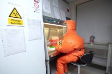 AQTA-nın laboratoriyaları koronavirusla bağlı xüsusi hazırlıq vəziyyətinə gətirilib (FOTO) - Gallery Thumbnail