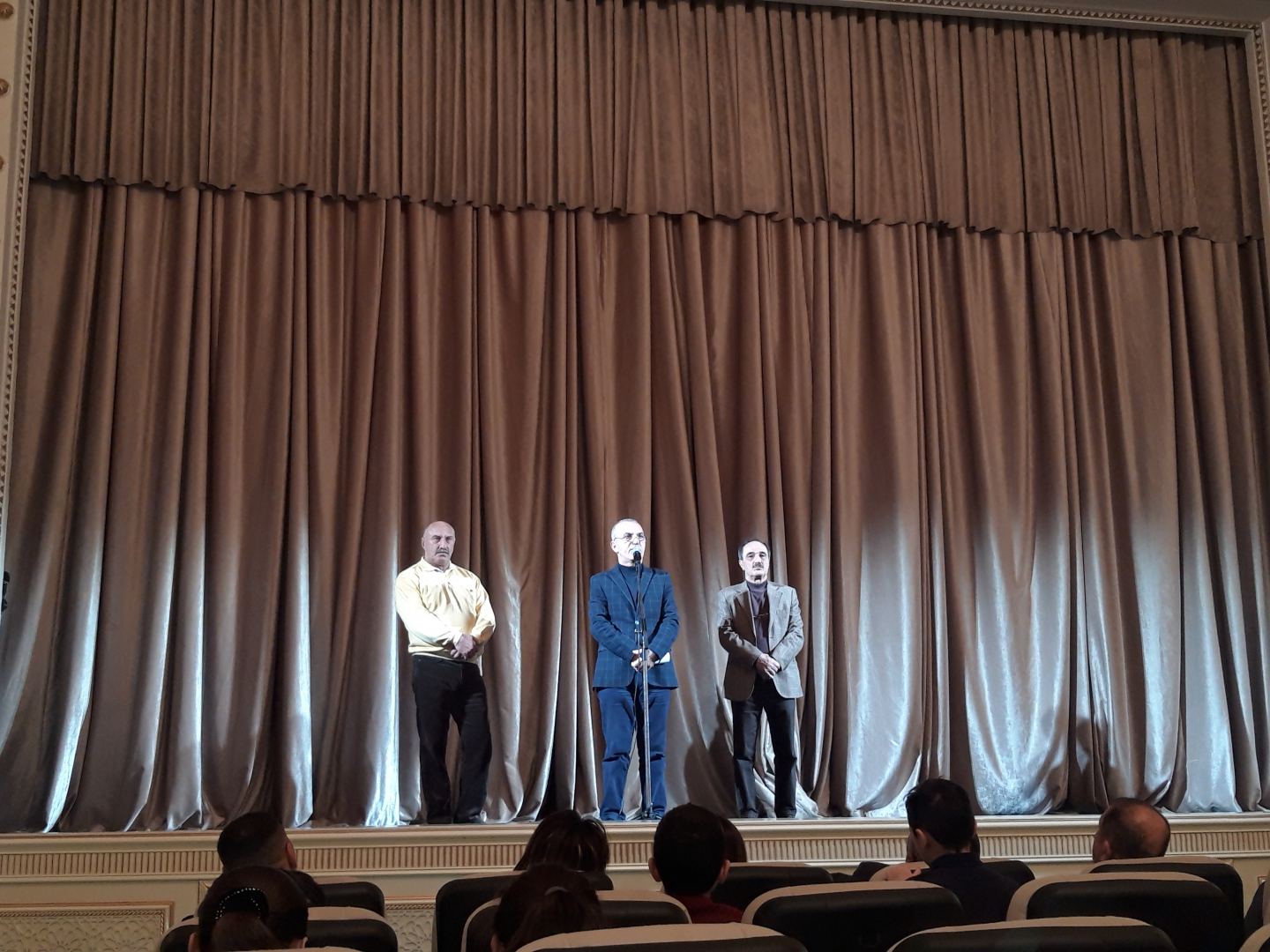 Sumqayıt Teatrı Xocalı soyqırımına həsr olunmuş “Vicdanın hökmü” tamaşasını nümayiş etdirdi (FOTO)
