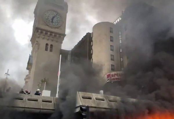 Protesters start fire near Paris Gare De Lyon railway station