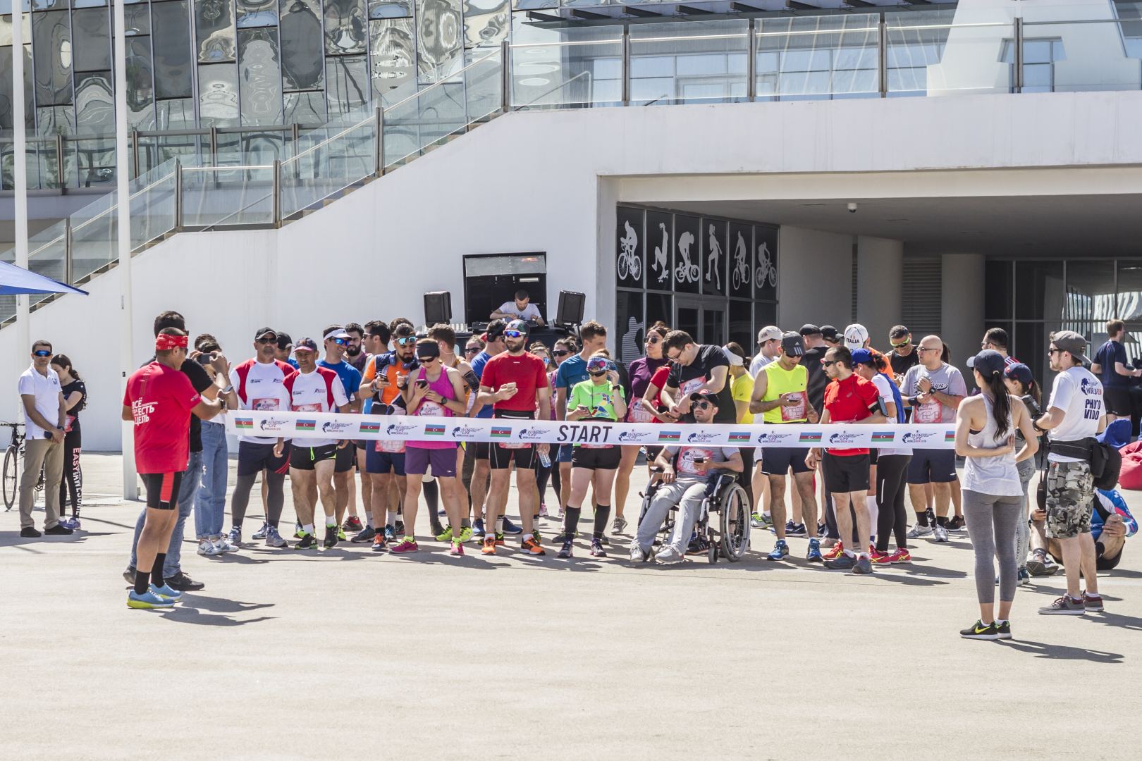 Участников забега в Баку будет догонять виртуальный автомобиль-кетчер (ФОТО/ВИДЕО)