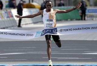 Эфиопец Легесе и израильтянка Чемтай-Сальпетер стали победителями Токийского марафона