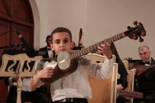 Сохранить традиции – молодежь Азербайджана играет на национальных инструментах  (ФОТО)