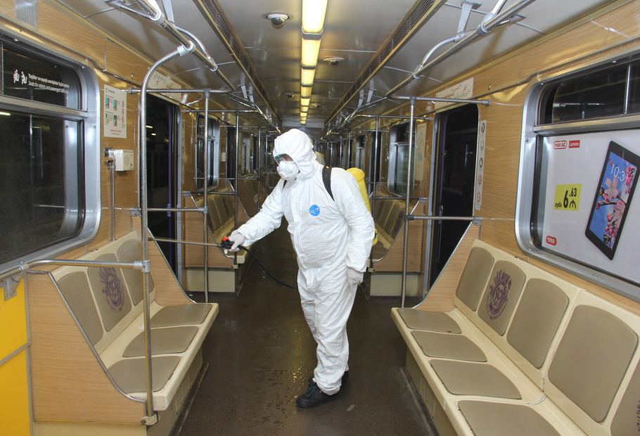 Metroda dezinfeksiya işləri aparılır (FOTO) - Gallery Image