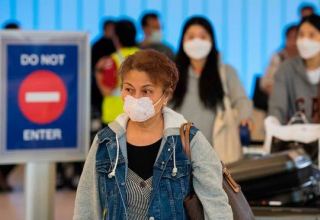 В США вакцинированным от коронавируса вновь рекомендовали носить маски