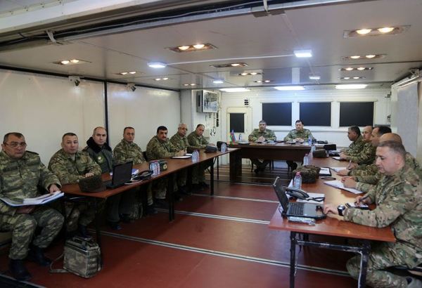 Министр обороны Азербайджана посетил передовой пункт управления (ВИДЕО)
