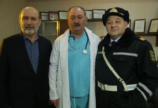 Как азербайджанский полицейский выписал штраф и спас сына врача от смерти (ФОТО)