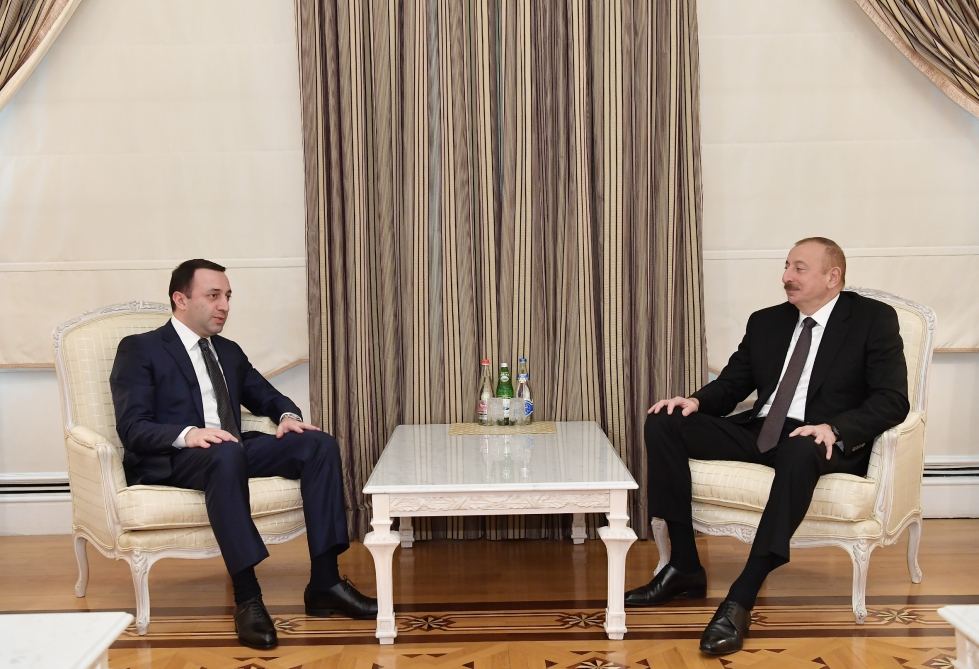 Президент Ильхам Алиев принял министра обороны Грузии (версия 2)