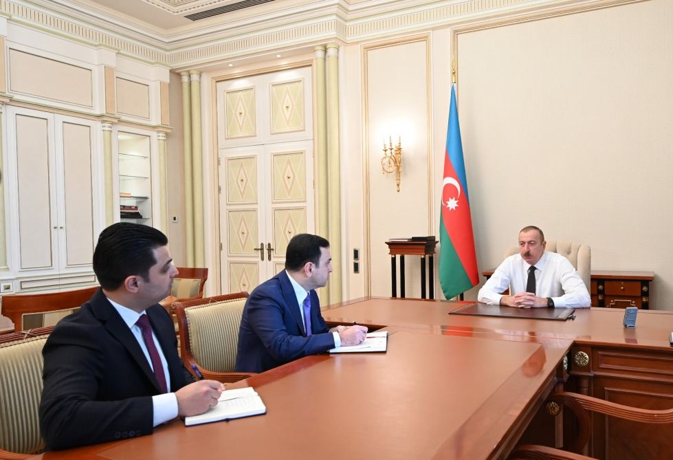 Azerbaijani president receives two newly appointed executives (VIDEO)