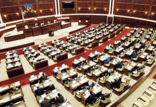 Парламент Азербайджана продолжает обсуждать проект госбюджета на 2022 г.