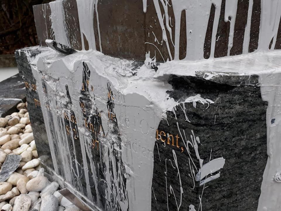 В Бельгии возбуждено уголовное дело по факту осквернения памятника Хуршидбану Натаван (ФОТО)