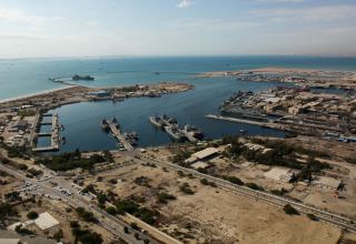 Volume of cargo loaded/unloaded at Iran’s Shahid Rajaee port down