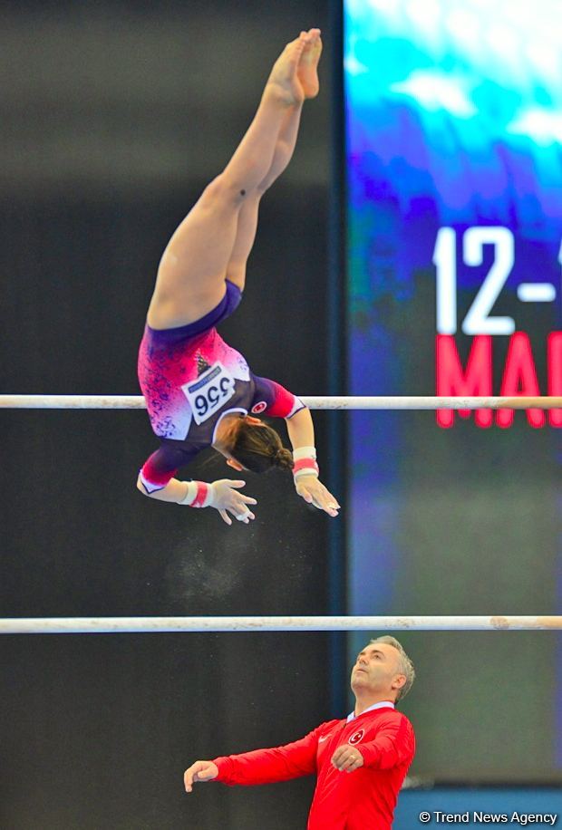 В Баку стартовал первый день соревнований Кубка мира FIG по спортивной гимнастике (ФОТО)