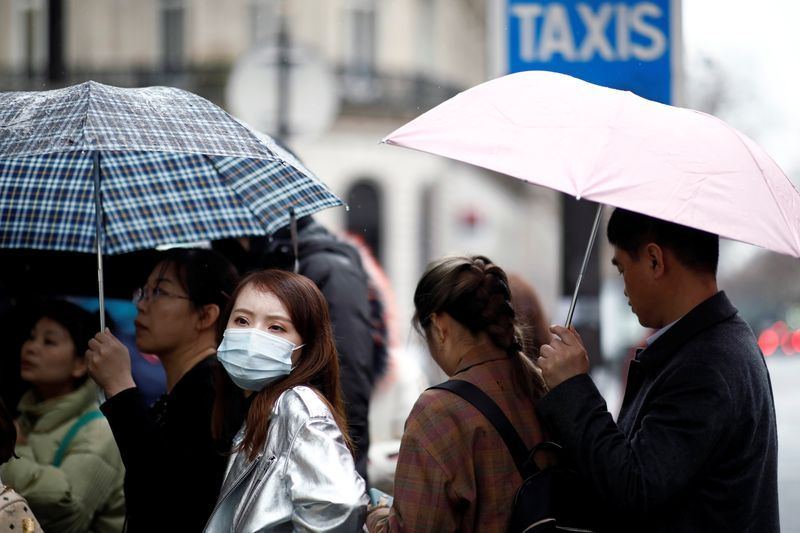 Во Франции умерло более 8 тыс. человек, зараженных коронавирусом