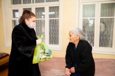 “Azersun Holding” risk qrupuna aid olan yaşlı insanları evlərində ziyarət edib (FOTO)