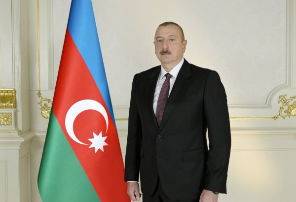 President Ilham Aliyev awards group of oil industry workers