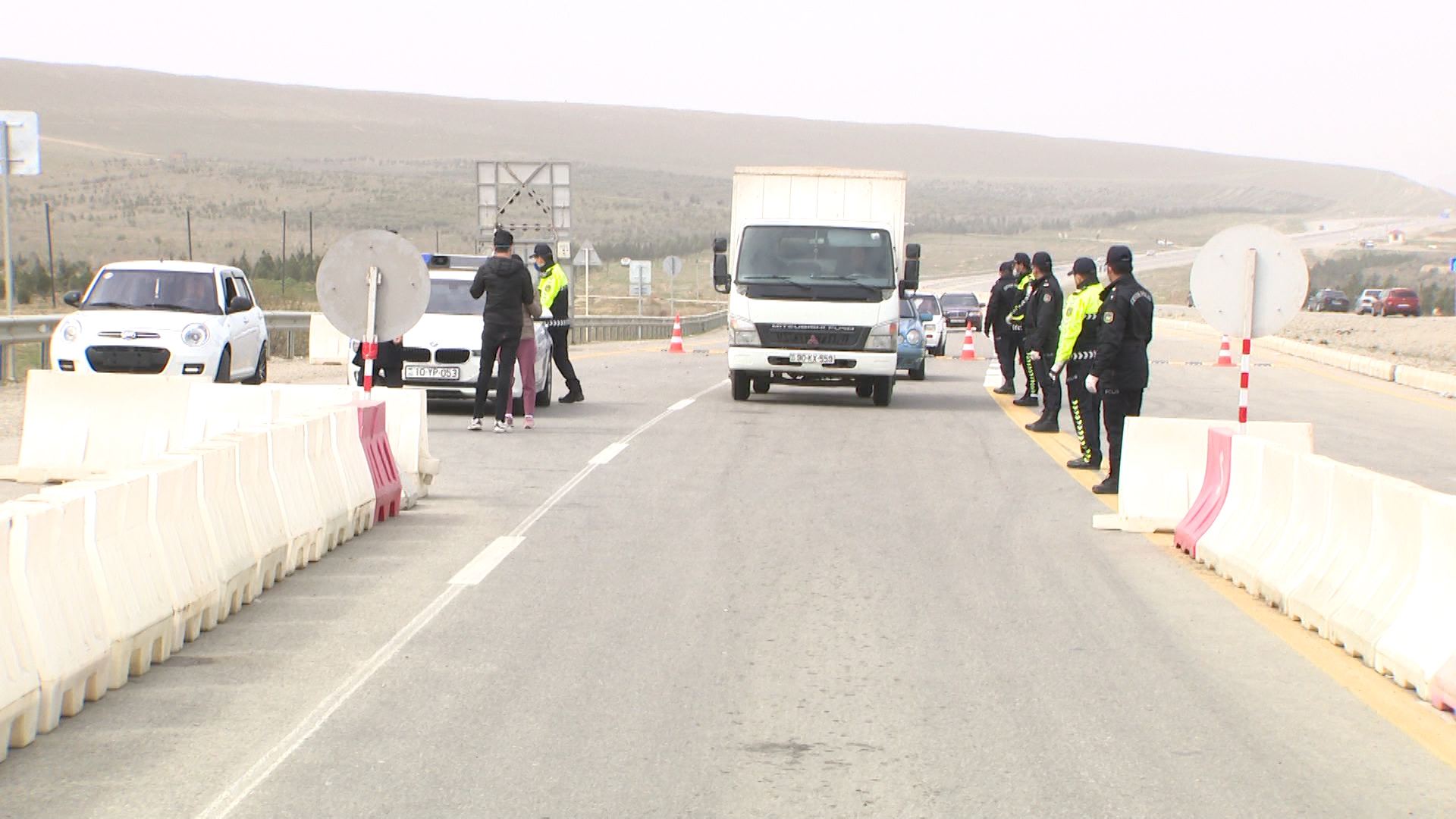 С полицейских постов в Азербайджане возвращено 595 автомобилей