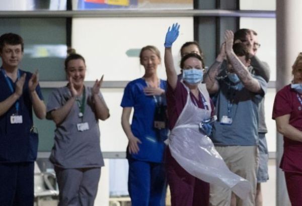 Миллионы британцев выразили благодарность медработникам за борьбу с коронавирусом