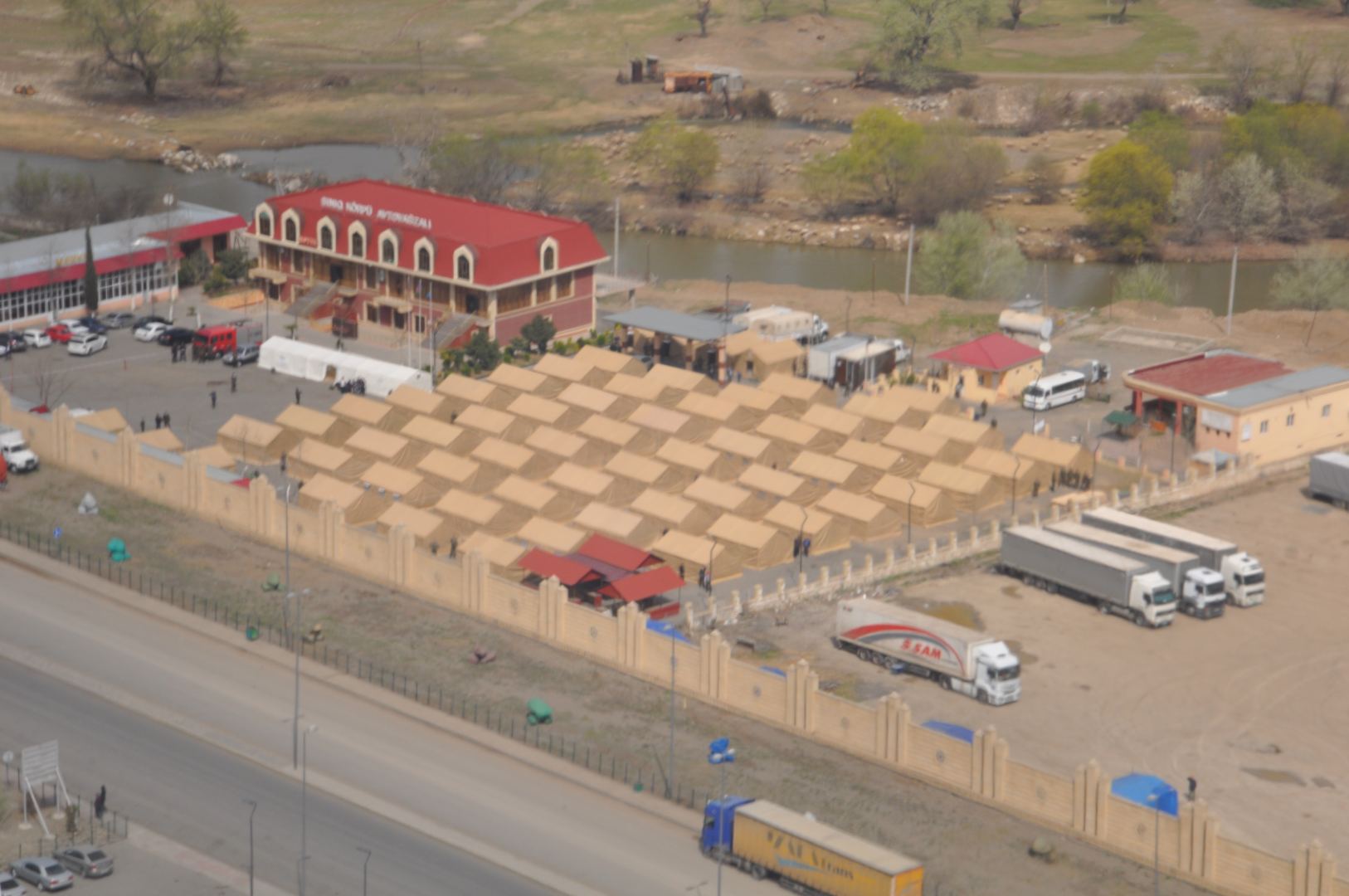 FHN sərhəd məntəqələrində çadırların sayını artırdı (FOTO/VİDEO)