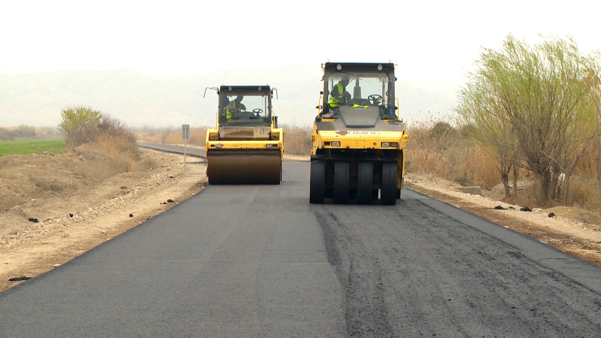 Yevlaxda 8 km uzunluğa malik avtomobil yolu yenidən qurulur (FOTO) - Gallery Image