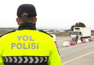 В Азербайджане с карантинных постов возвращены обратно 705 автомобилей - дорожная полиция