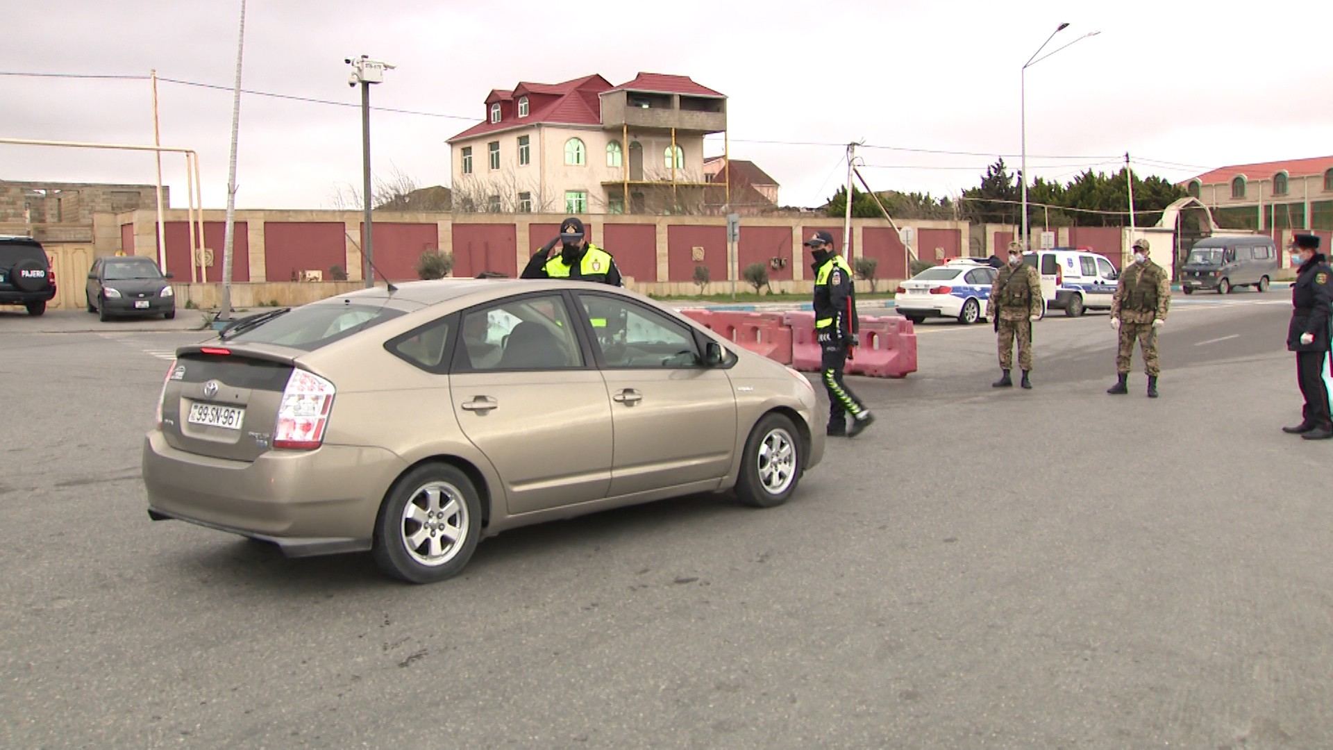 В Баку за нарушение режима карантина оштрафованы 1499 водителей
