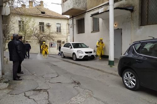 В поселке Байыл продолжаются дезинфекционные работы в жилом районе (ФОТО)