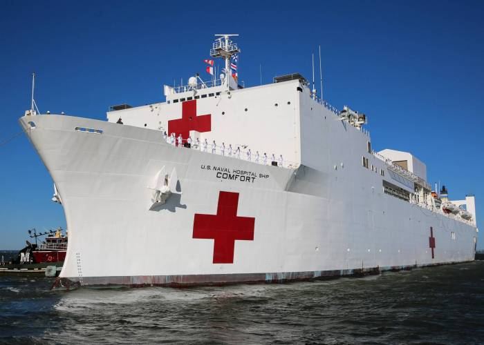 Плавучий госпиталь ВМС США начнет принимать пациентов в Нью-Йорке